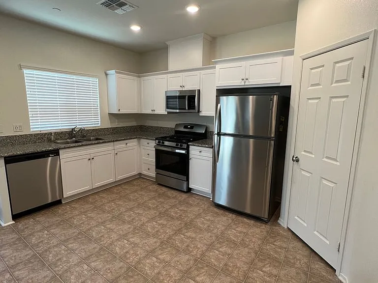 5916 Sucre Pl — Photo 4