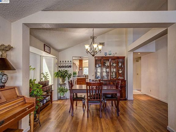5th image of 470 Seahorse Dr