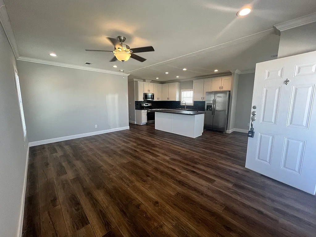 3 bed, 1632 sqft, $1,699 — Photo 2