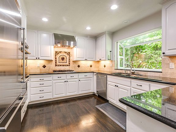 3rd image of 2028 Oakley Ave