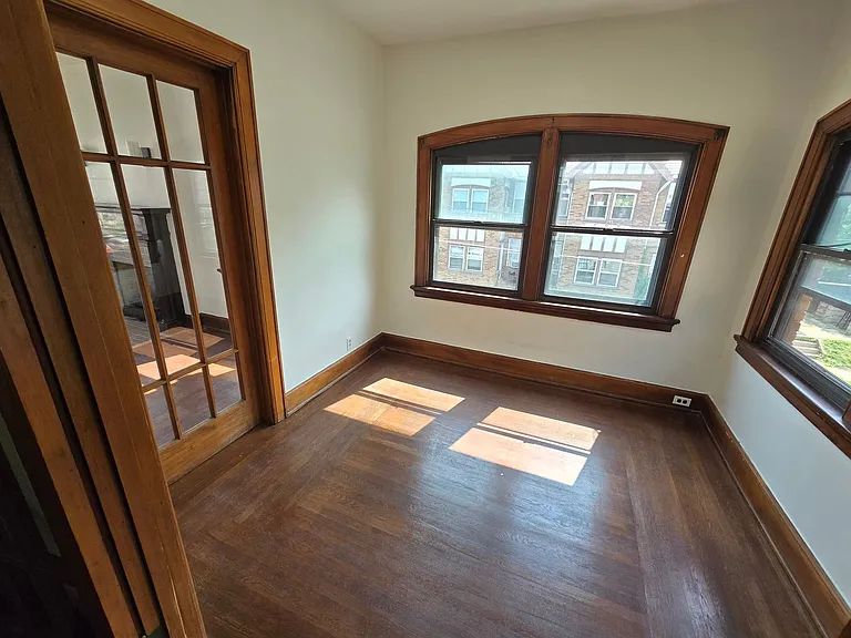 3745 Saint Lawrence Ave — Photo 7