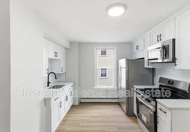 848 Bank St — Photo 36