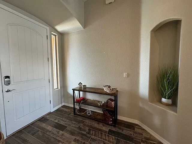 3 bed, 1974 sqft, $2,400 — Photo 4
