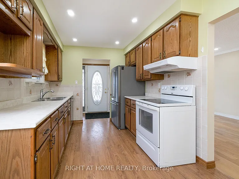 2035 Carleton Ct — Photo 17