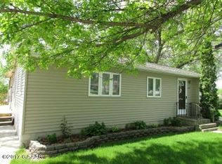 100 S Oregon Ave, Morris, MN 56267