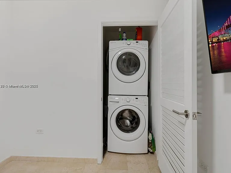 88 SW 7th St #3410 — Photo 12
