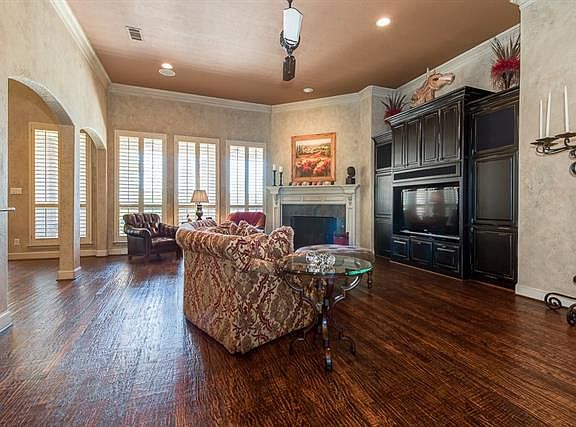 4th image of 716 Waverly Ln