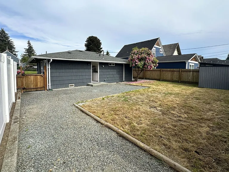 1816 Rockefeller Ave — Photo 16