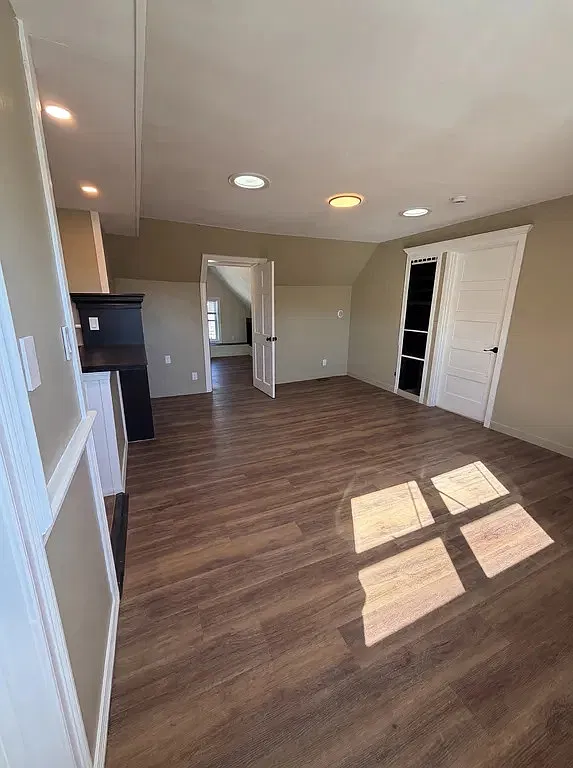 2 bed, 700 sqft, $2,200 — Photo 1