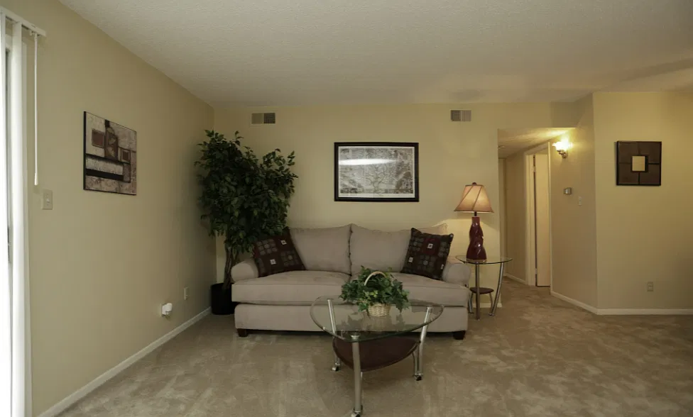Riviera Apartments — Photo 3