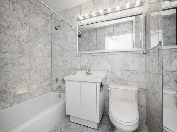 429 East 52nd Street image 7 of 16