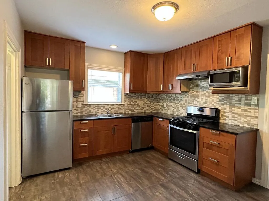 5933 Reiger Ave — Photo 2