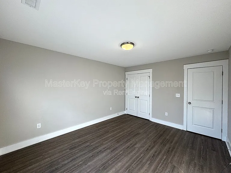 102 N Dunn St — Photo 15