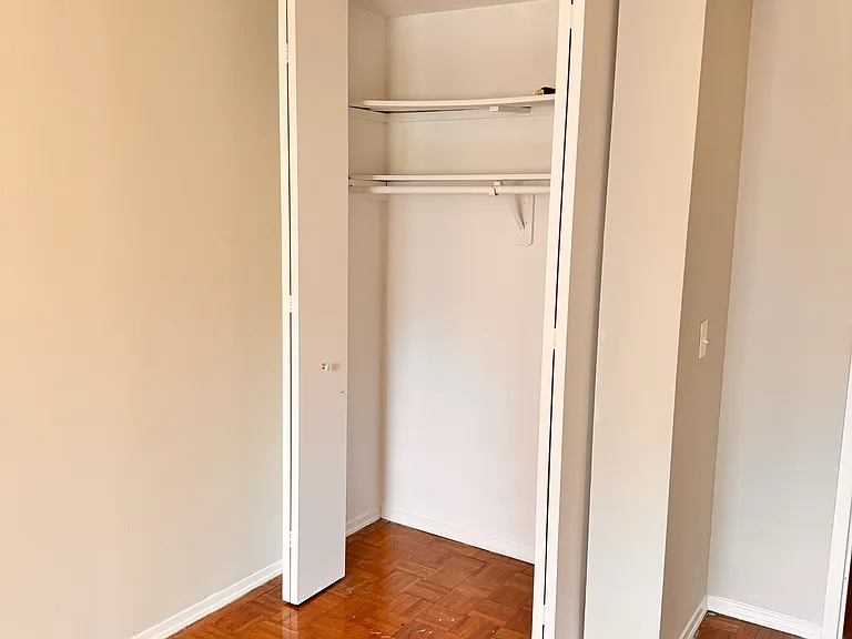 13702 Northern Blvd #J6 — Photo 5