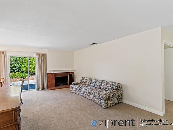 3rd image of 4973 Avenida De Lago