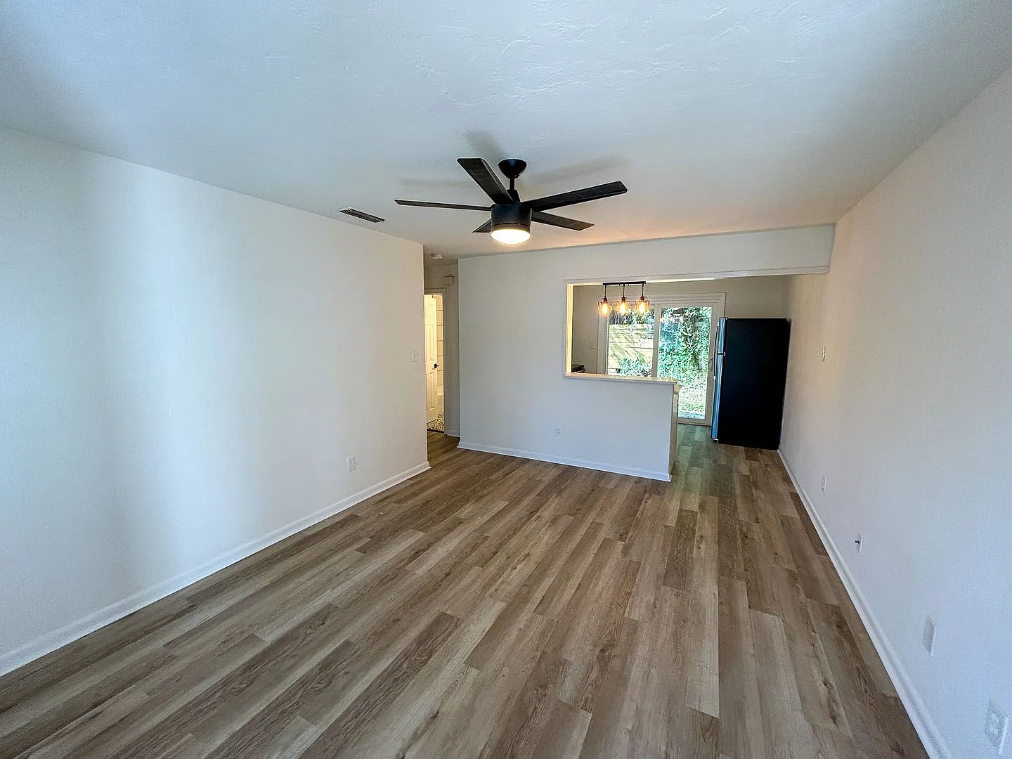 Fully Renovated 1/1 - Move-in Special - 50% off First Month's Rent — Photo 1