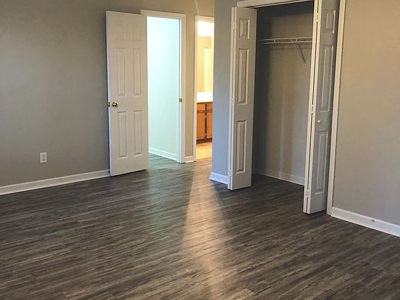 3rd image of 313 Parker Pl SW
