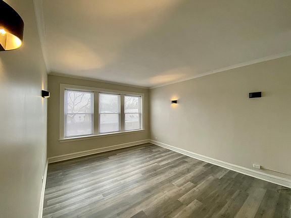 3rd image of 5319 N Hoyne Ave