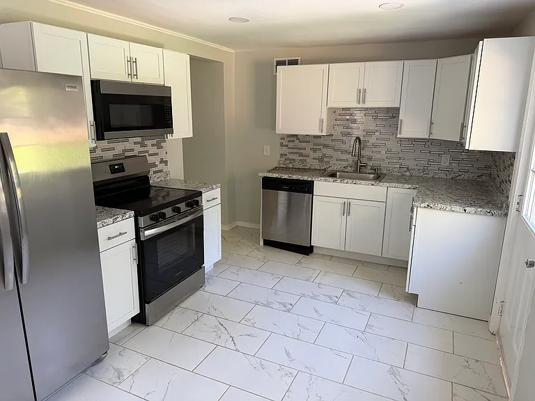 103 Hawthorne Dr #103 — Photo 6