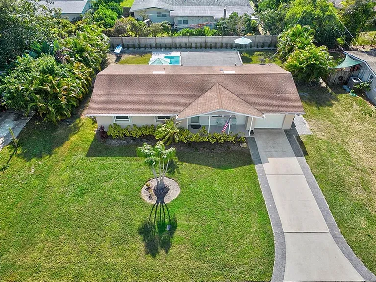 2572 Jefferson Cir — Photo 45