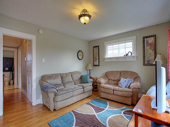 4th image of 2501 S Ainsworth Ave
