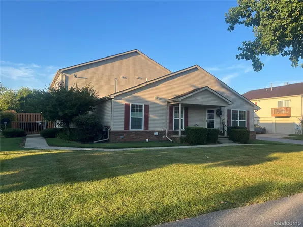 839 Oakwood Dr, Howell, MI 48843