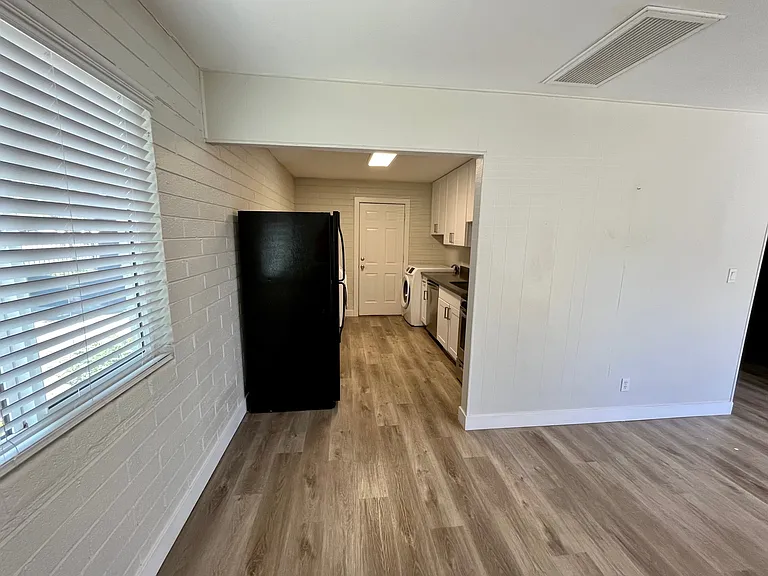 221 N Elm St #C — Photo 10