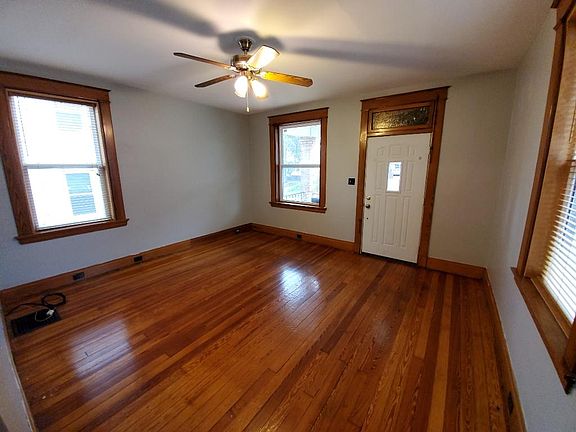 5th image of 3931 Lovell Ave