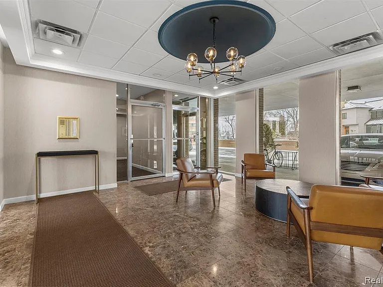 600 W Brown St #309 — Photo 29