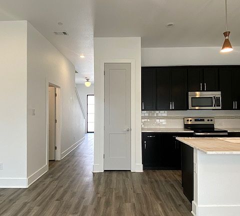 5th image of 6365 S 31st St #102