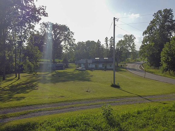 3rd image of 20785 Waterford Rd