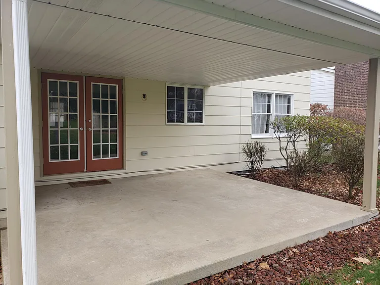 5660 Sharon Dr — Photo 2