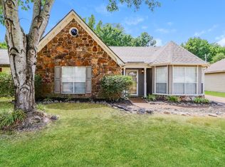 6877 Brady Hill Dr, Cordova, TN 38018