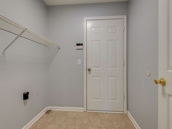 4th image of 3248 Clapham Rd