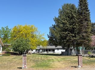 23 W Hale Ave, Omak, WA 98841