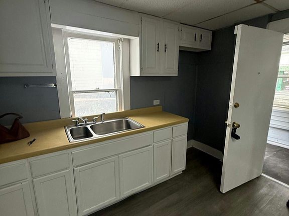 3rd image of 7512 Star Ave #1
