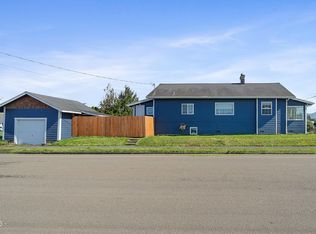 1802 8th St, Tillamook, OR 97141