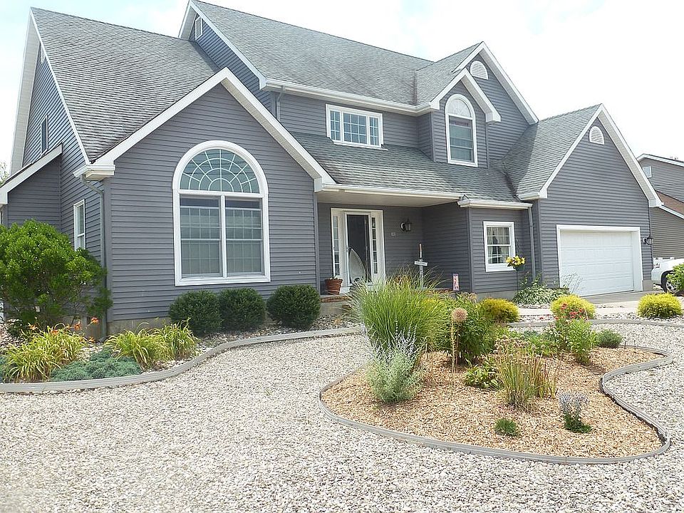 1st image of 831 Laurel Blvd