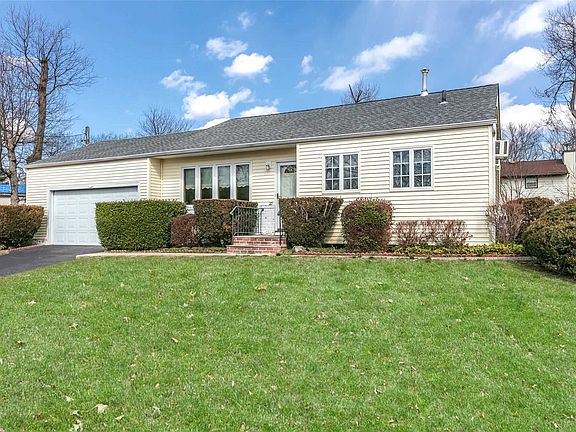 2nd image of 7 Foxwood Ct