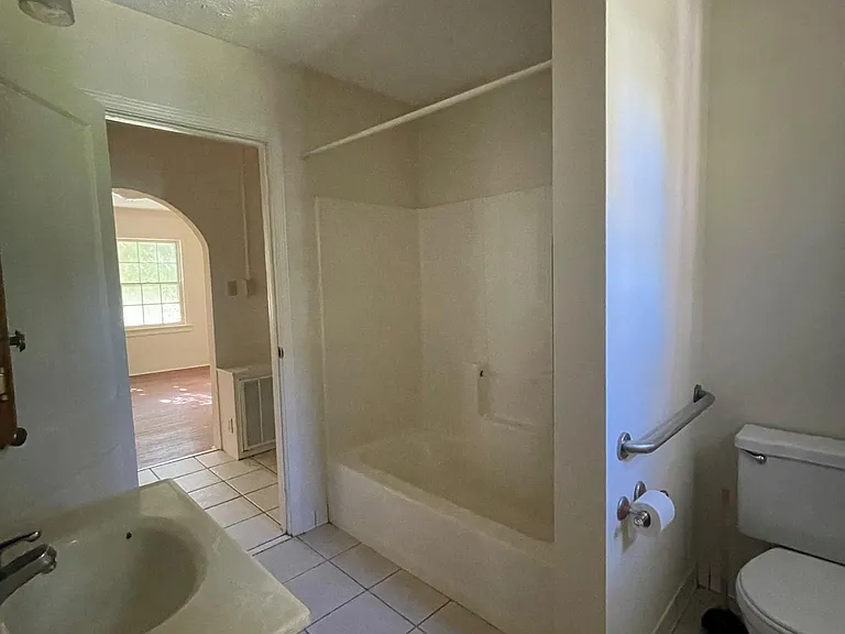 414 N Franklin St — Photo 6
