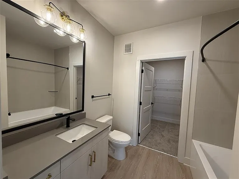 District on the Etowah Apartments — Photo 1189