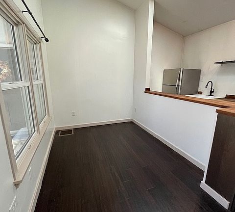 2nd image of 1419 De La Vina St #C
