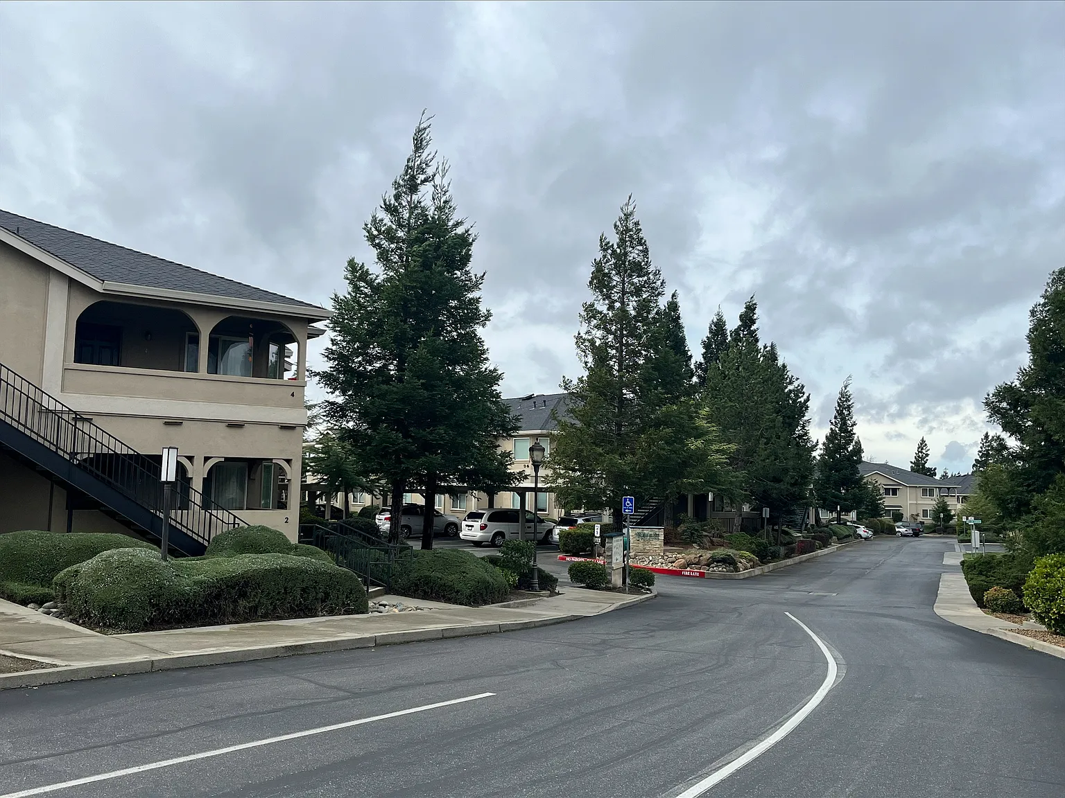 Yosemite Terrace Apartments — Photo 3