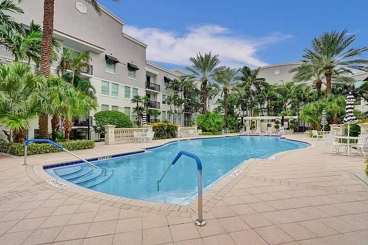 1 bed, 1.0 bath, 762 sqft, $2,350 — Photo 2