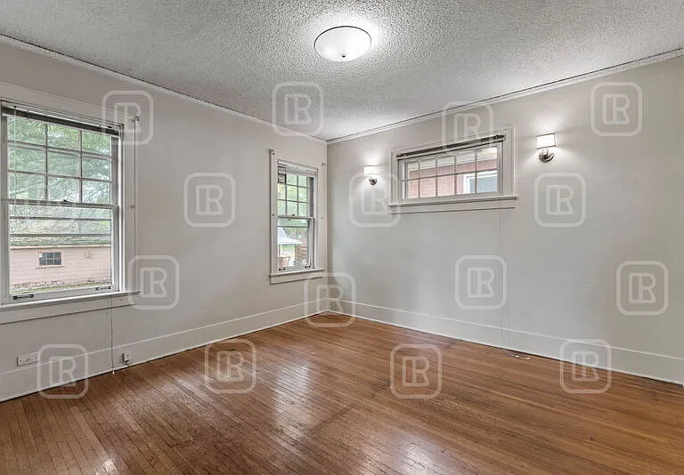 808 E Mission Ave — Photo 18