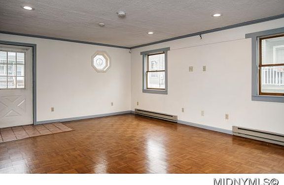 5th image of 10 Dudley Ave