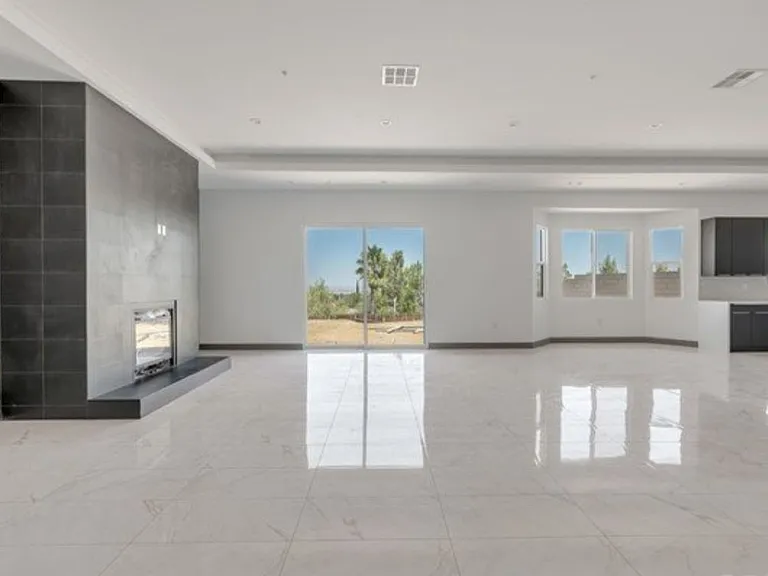Manzanita Dr — Photo 13