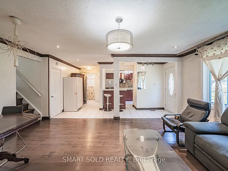 5 Horseley Hill Dr E — Photo 6