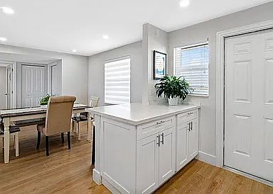 4th image of 1 Harbourside Dr APT 1702