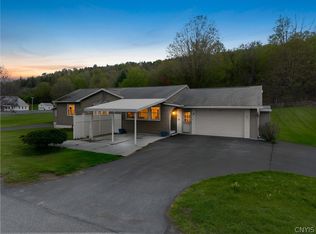 92 Cedar St, Morrisville, NY 13408